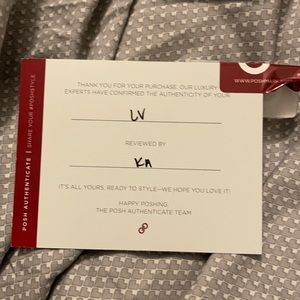 Great purse! canvas does have 5/6 visible cracks pictured,Piping intact.